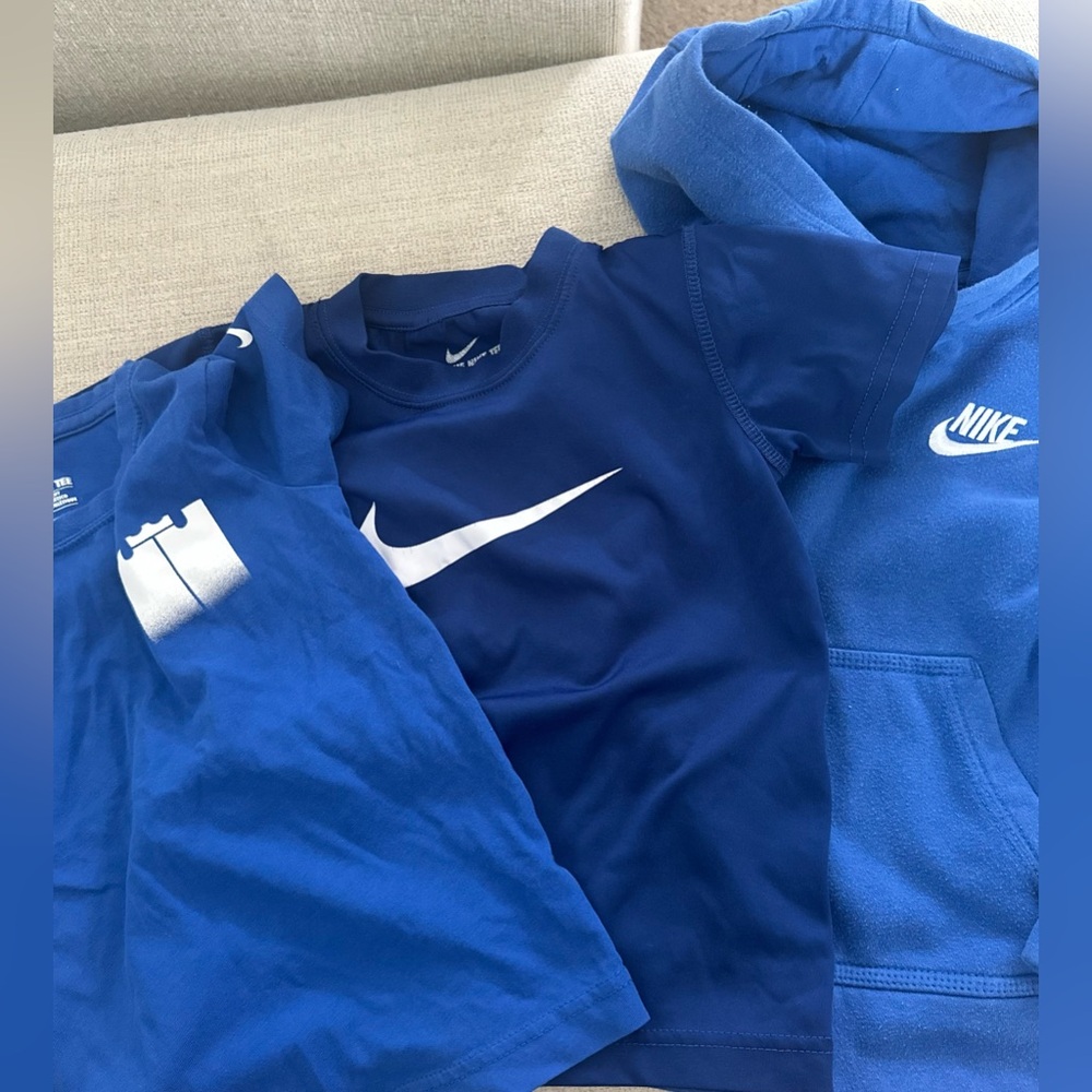 Lot 3 boys blue Nike dri fit tee shirts and fleece hoodie size 4
